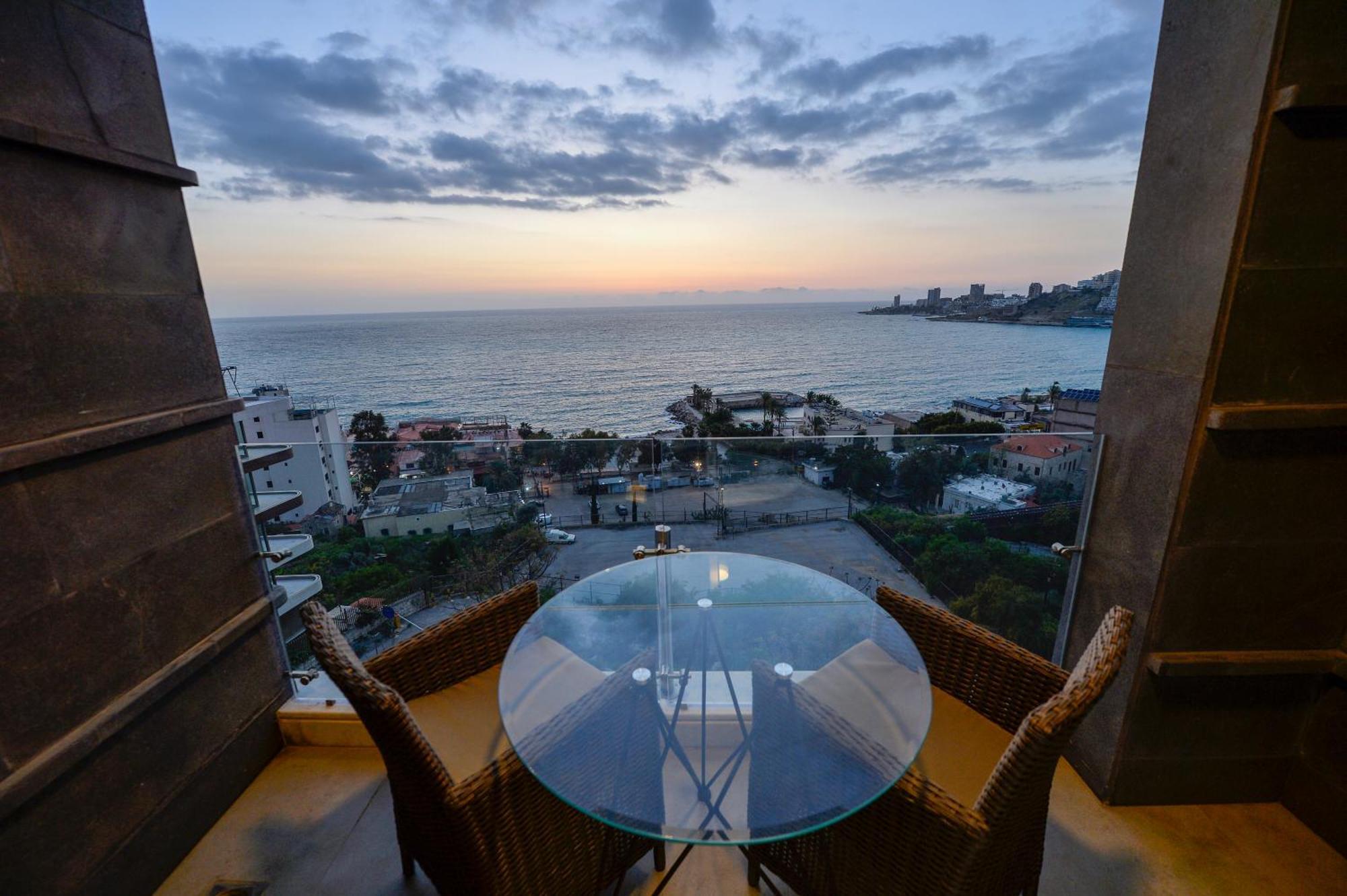 Zett Hotel Jounieh Exterior photo